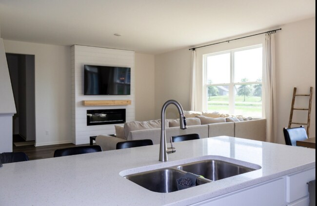 Building Photo - 10550 Azalea Dr