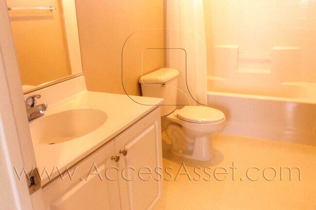 Building Photo - Beautiful Three Bedroom, Curb Appeal Home!