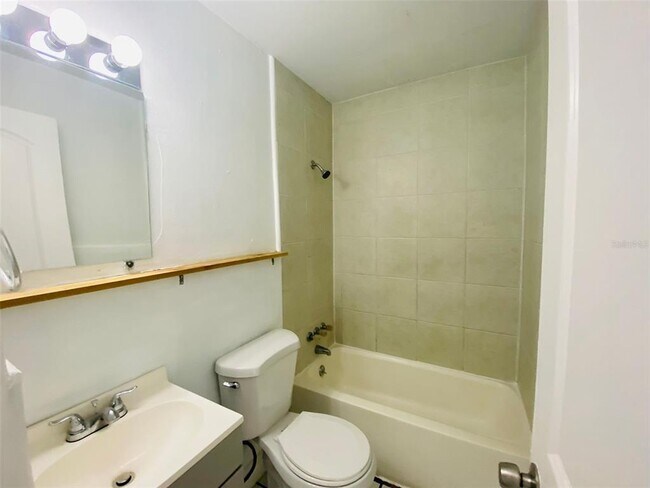 Building Photo - 1341 W Point Dr