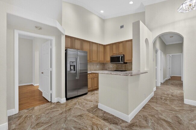 Building Photo - Beautiful & Spacious 3 Bedroom and 2 Bathroom with 2 Car garage and covered patio Home in West Pa...