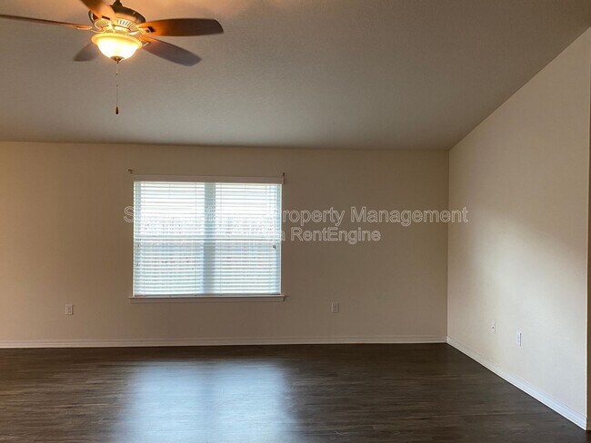 Building Photo - 5582 Peach Dr