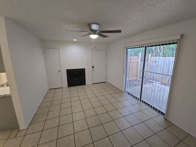 Building Photo - **Updated 2 Bed Home with Covered Carport ...