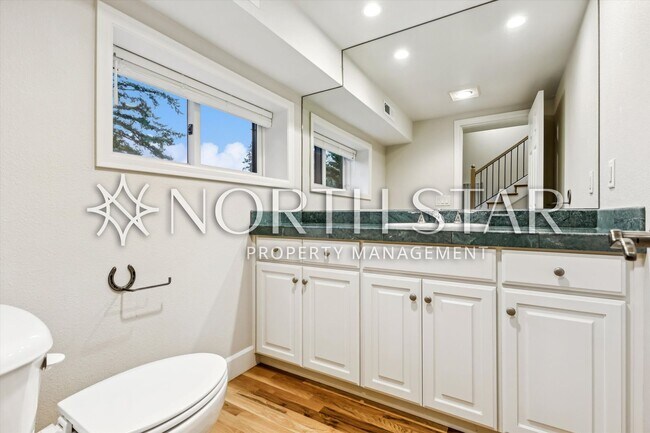 Building Photo - Escape to the Country, Spacious Contemporary in Wilsonville with Shop