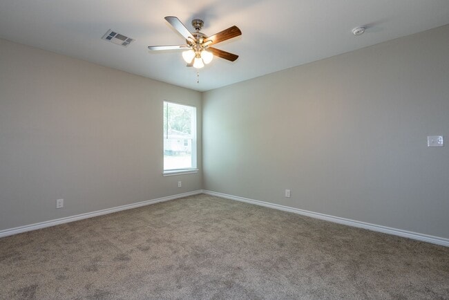 Building Photo - NEW LOW PRICE! 4 Bedroom 2 Bath +updated! ...