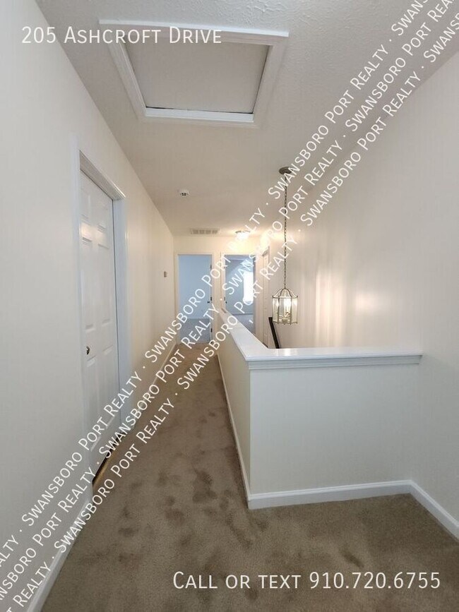 Building Photo - 205 Ashcroft Dr