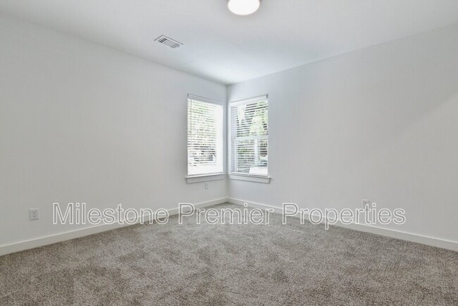 Building Photo - 101-103 E Bond St