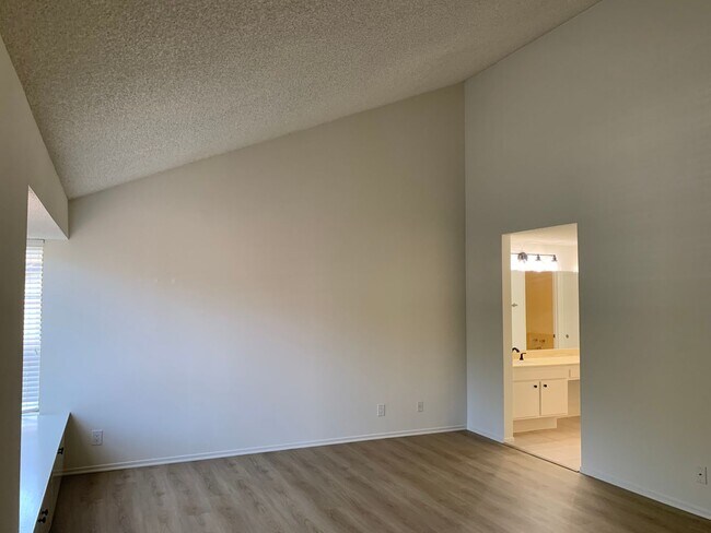 Building Photo - Beautiful, Spacious, 4 bed 2.5 bath home nestled in the Serene, breathtaking Hills of Pacific Pal...