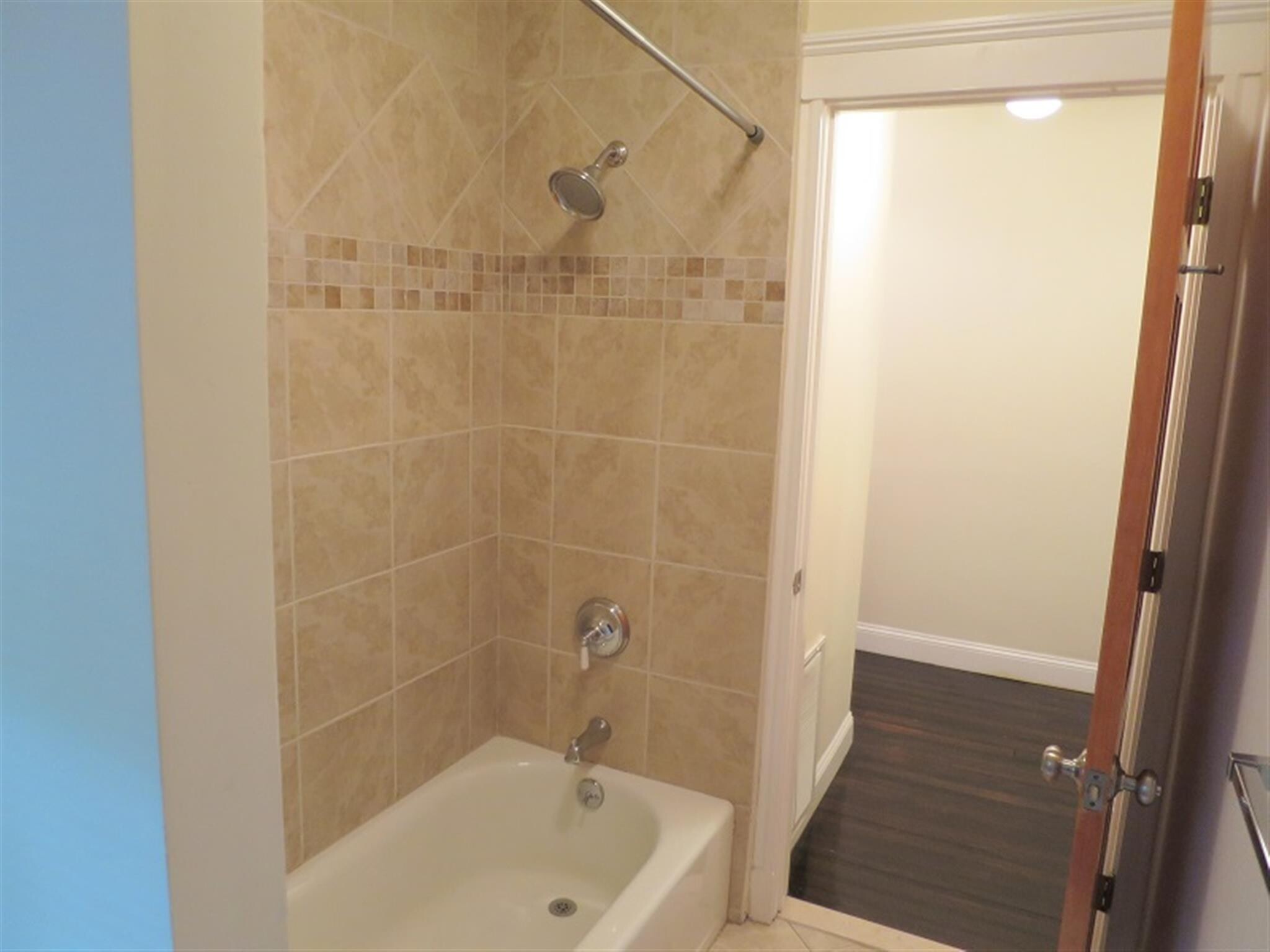 Building Photo - 6 Giles Park