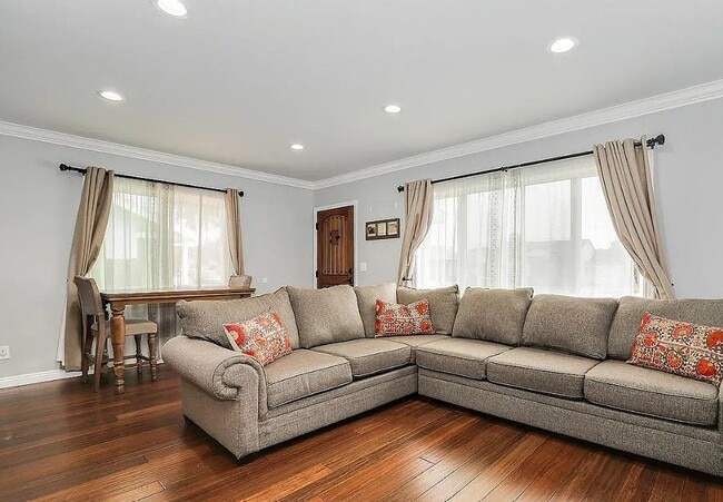 Building Photo - 13927 Leibacher Ave