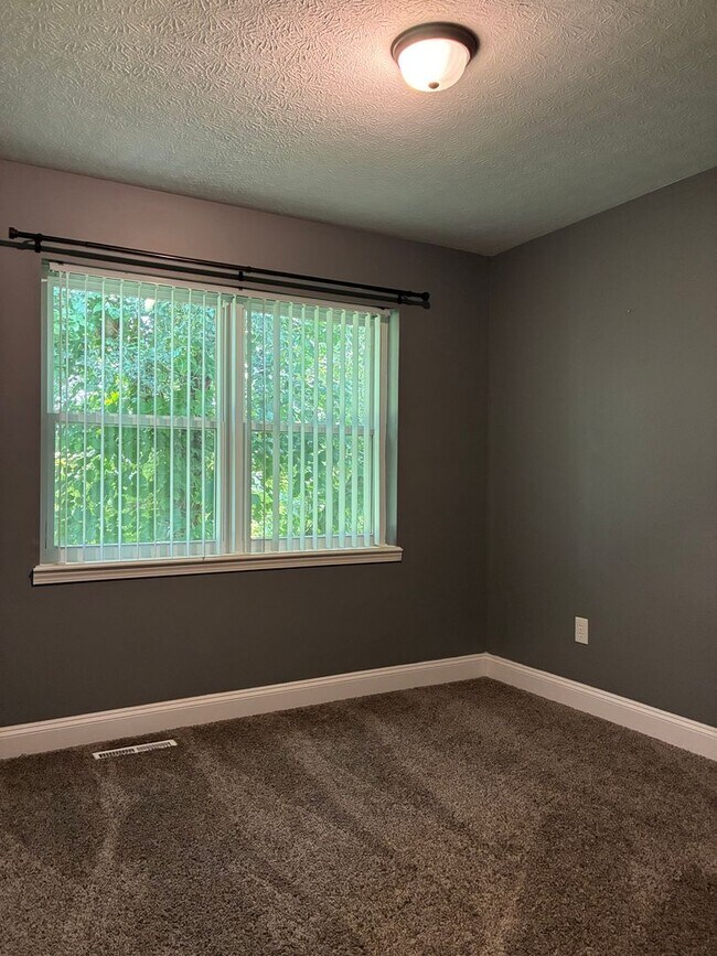 Building Photo - 964 Timberwood Dr