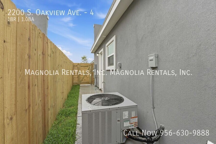 Building Photo - 2200 S Oakview Dr