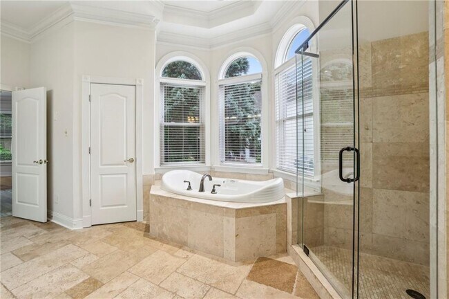 Building Photo - 2503 Regency Lake Dr