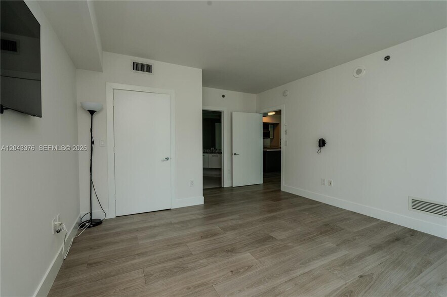 Building Photo - 500 Brickell Ave