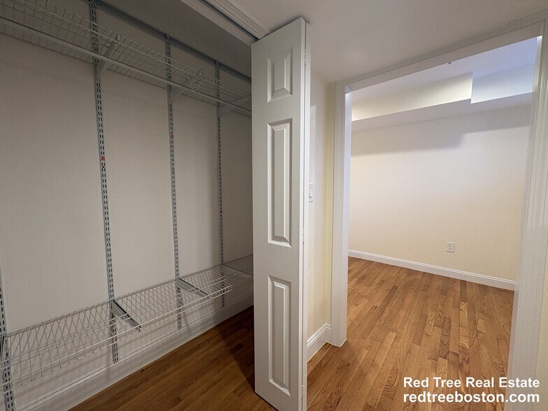 Building Photo - 1801 Beacon St