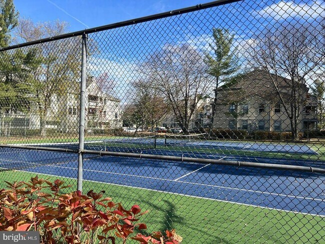 Building Photo - 309 Trinity Ct