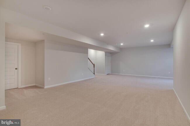 Building Photo - 6308 Savannah Dr