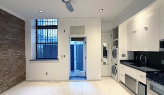 Building Photo - 204 E 75th St