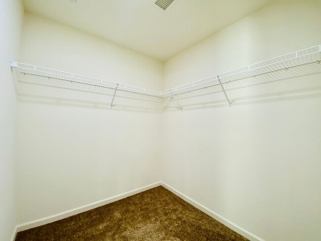 Building Photo - $2,250 DeWolf & Barstow, 3 Bedroom - Joy Dr, Clovis / Community Pool