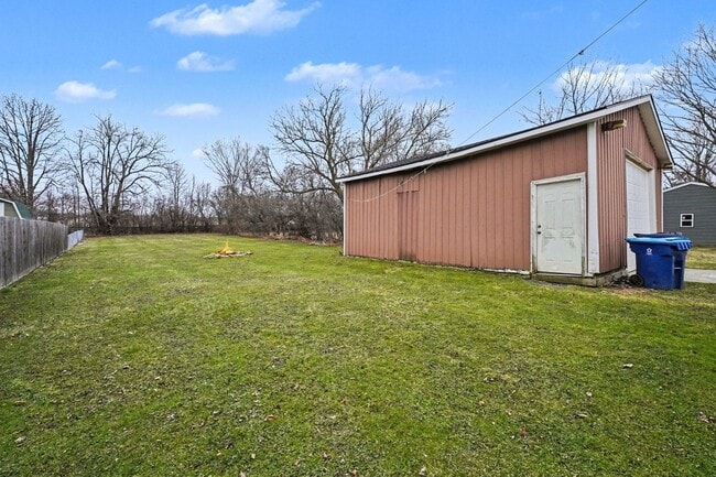 Building Photo - Available Now! Davison Schools!