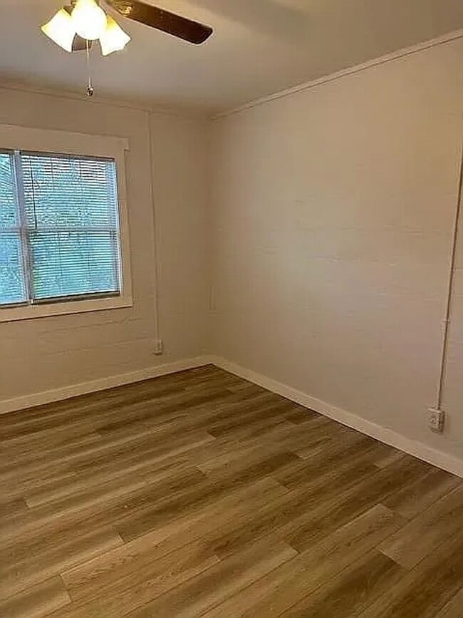 Building Photo - 206 Smith St NE