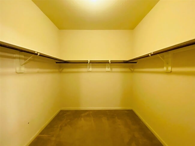 Building Photo - 24638 Lakecrest Village Dr