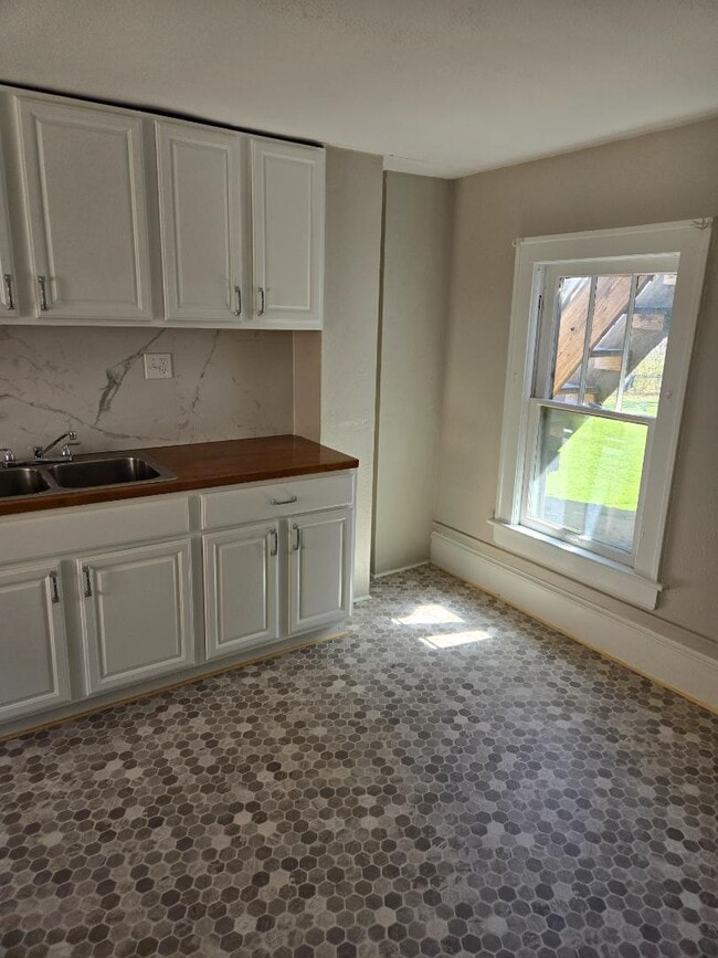 Building Photo - 107 Dawes Ave