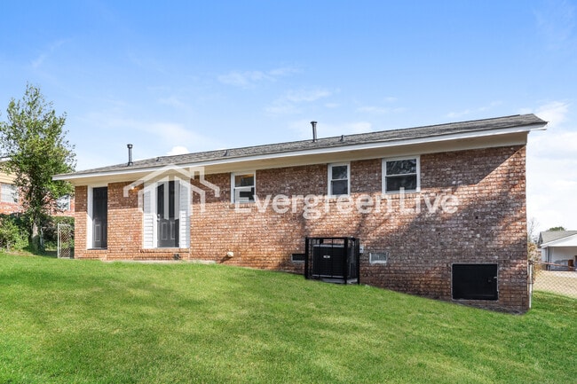 Building Photo - 2508 Dexter Rd