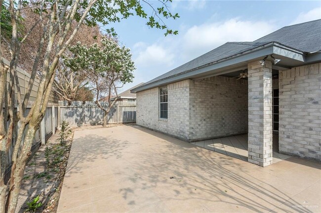 Building Photo - 2621 Quamasia Ave