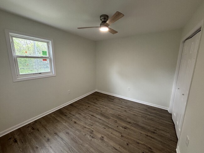 Building Photo - 2257 Central Dr