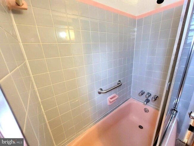 Building Photo - 628 W Providence Rd