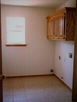 Building Photo - 715 E Elder Ln