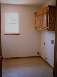 Building Photo - 715 E Elder Ln