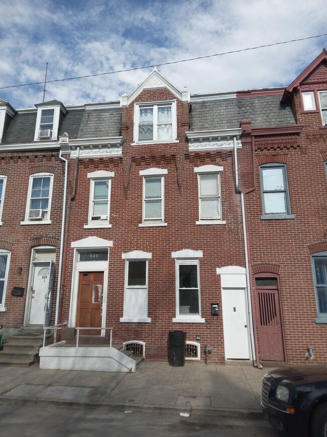 Building Photo - 625 N 6th St