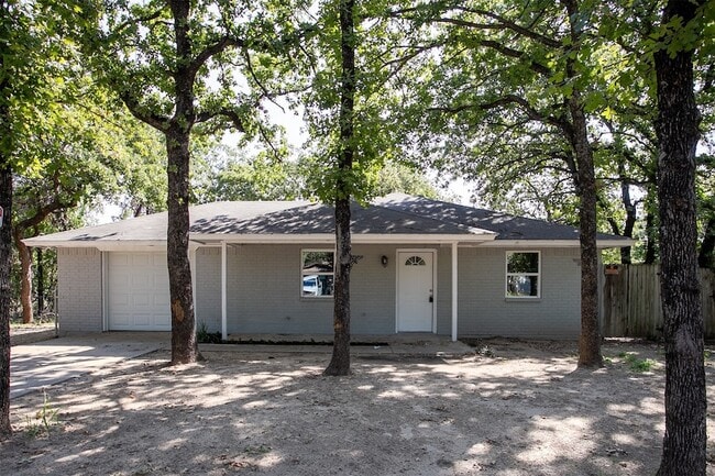 Building Photo - 840 Red Oak Ct