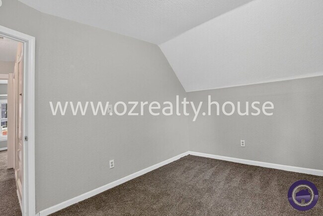Building Photo - 640 Nesslewood Ave