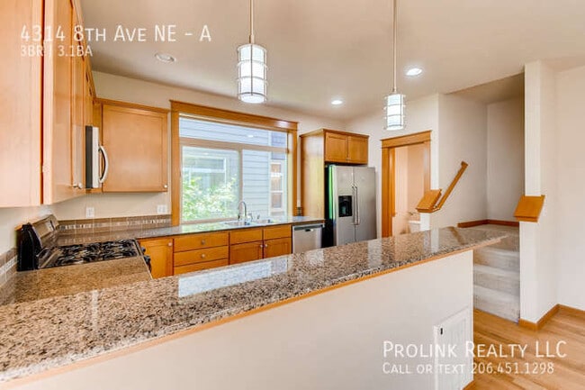 Building Photo - 4314 8th Ave NE