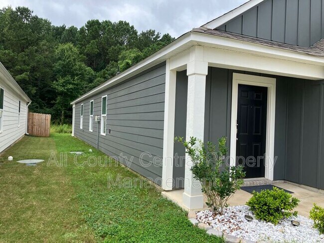 Building Photo - 135 River Birch Ln
