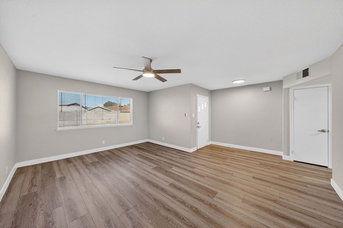 Building Photo - 809 Peacock Ct