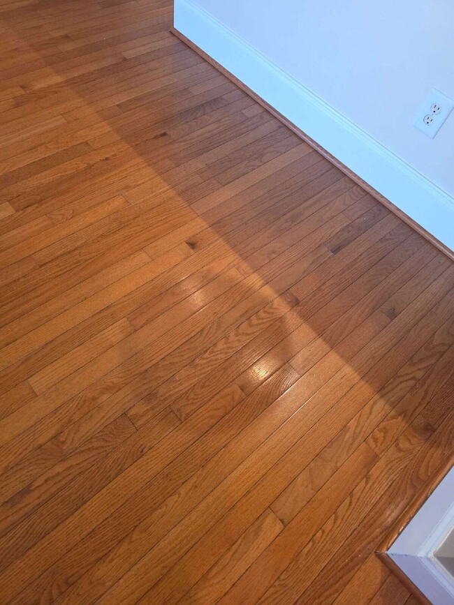 Building Photo - Spacious 4-Bedroom Home for Rent in Kings ...