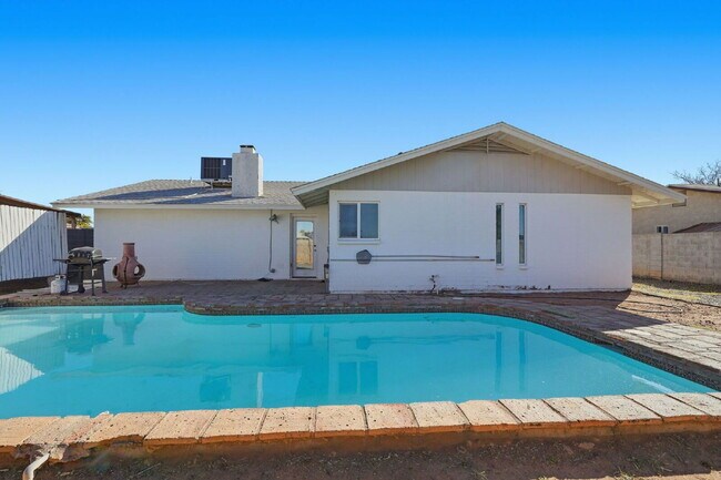 Building Photo - 1056 S Lazona Dr