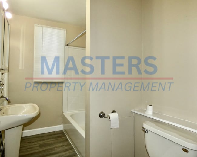 Building Photo - 515 Plymouth St