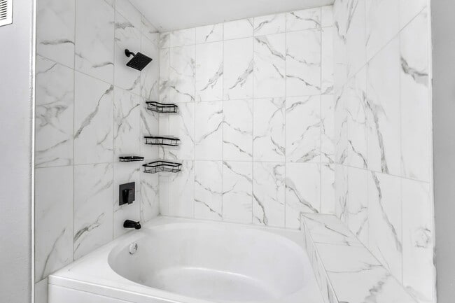 Building Photo - Stylishly Renovated Condo with Modern Finishes in a Gated Community!