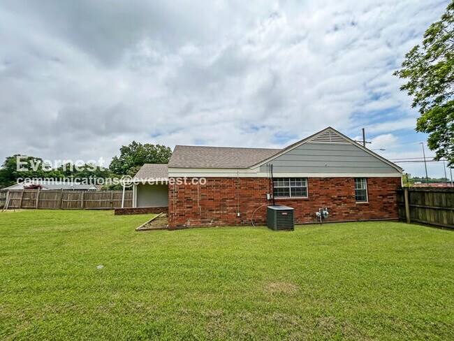 Building Photo - 848 Rasco Rd W