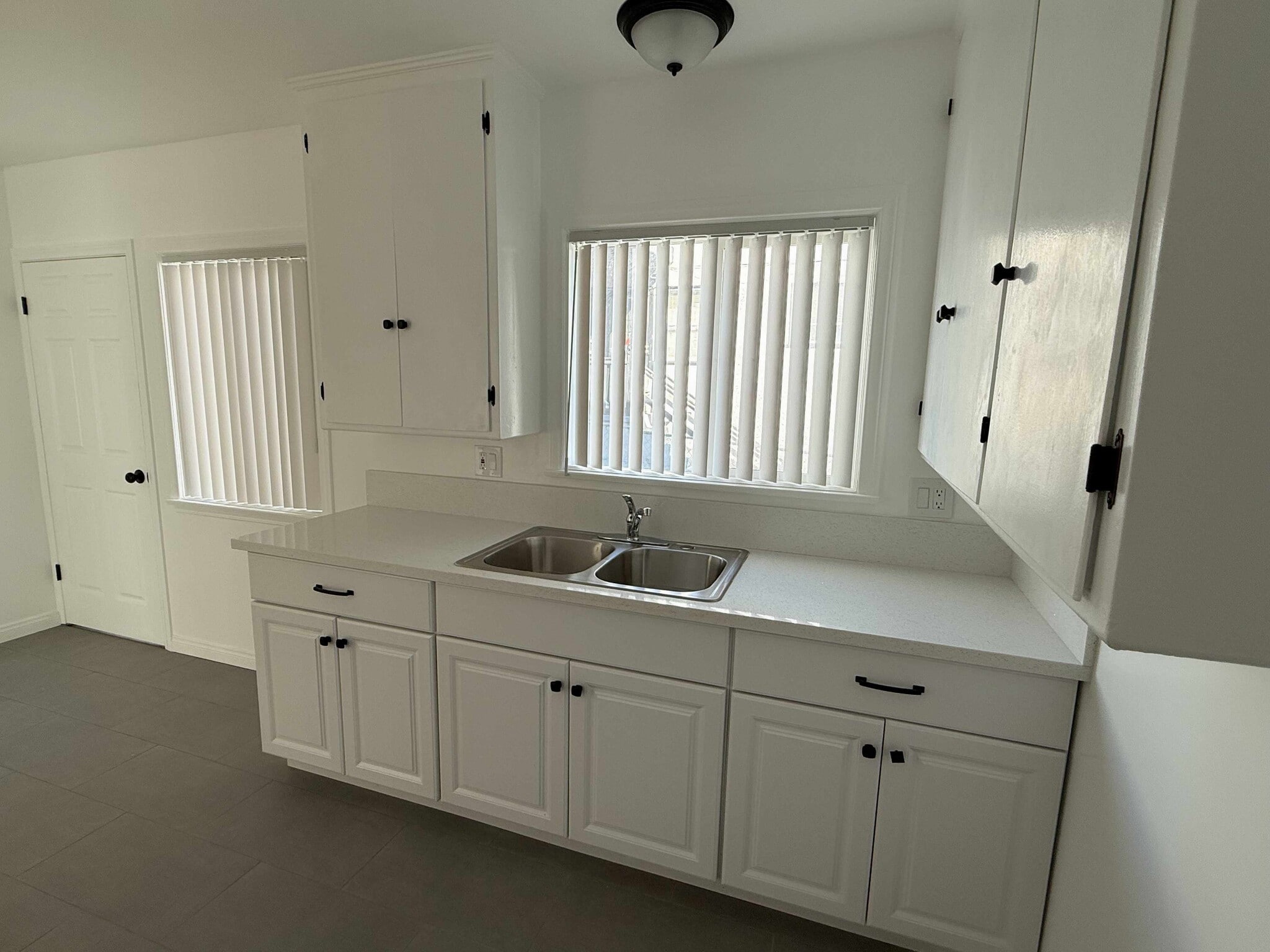 Kitchen - 6314 1/2 Overhill Dr