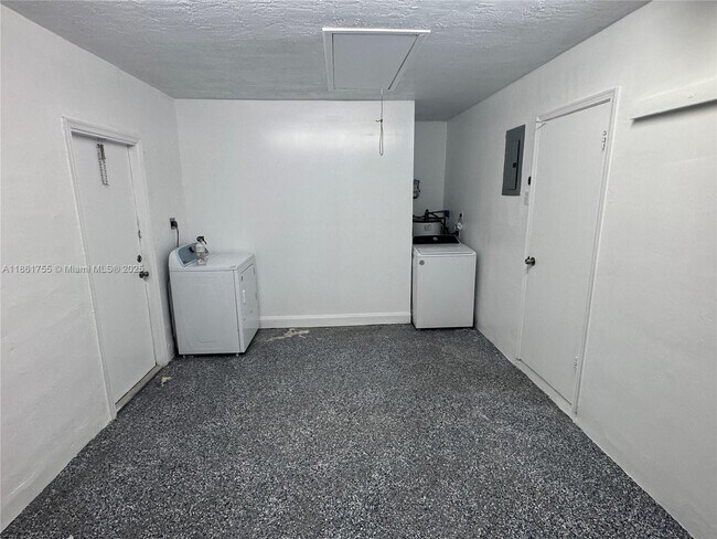 Building Photo - 7205 NW 76th Pl