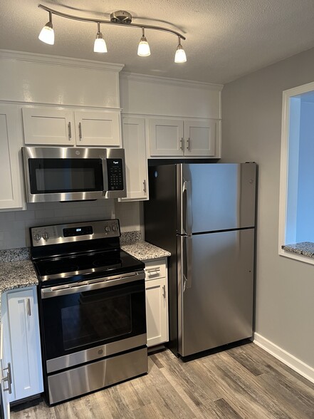 1bed 1bath- Renovated kitchen - Sterling Glenwood Apartments