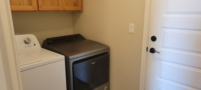 Building Photo - 108 SW Little Meadow Ln