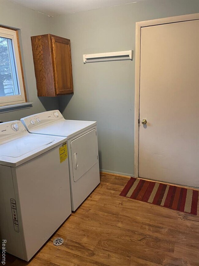 Building Photo - 239 Oxford Lake Dr