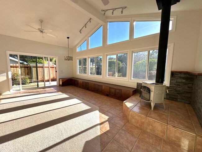 Building Photo - Updated Goleta Home Located in Desirable Santa Barbara Shores