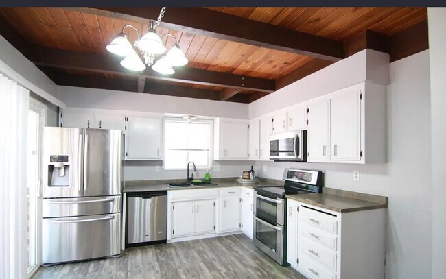 Building Photo - 14196 Decatur Dr